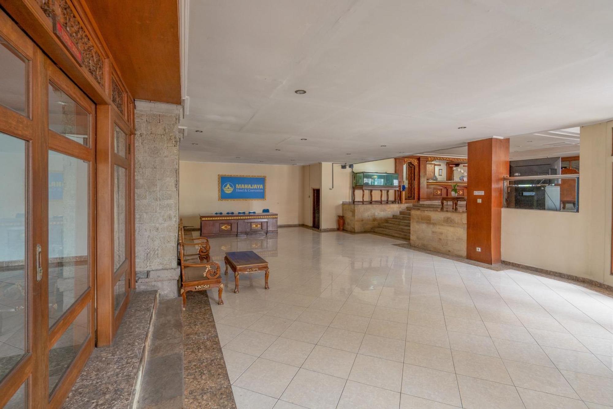Reddoorz Plus At Mahajaya Hotel Denpasar Ngoại thất bức ảnh