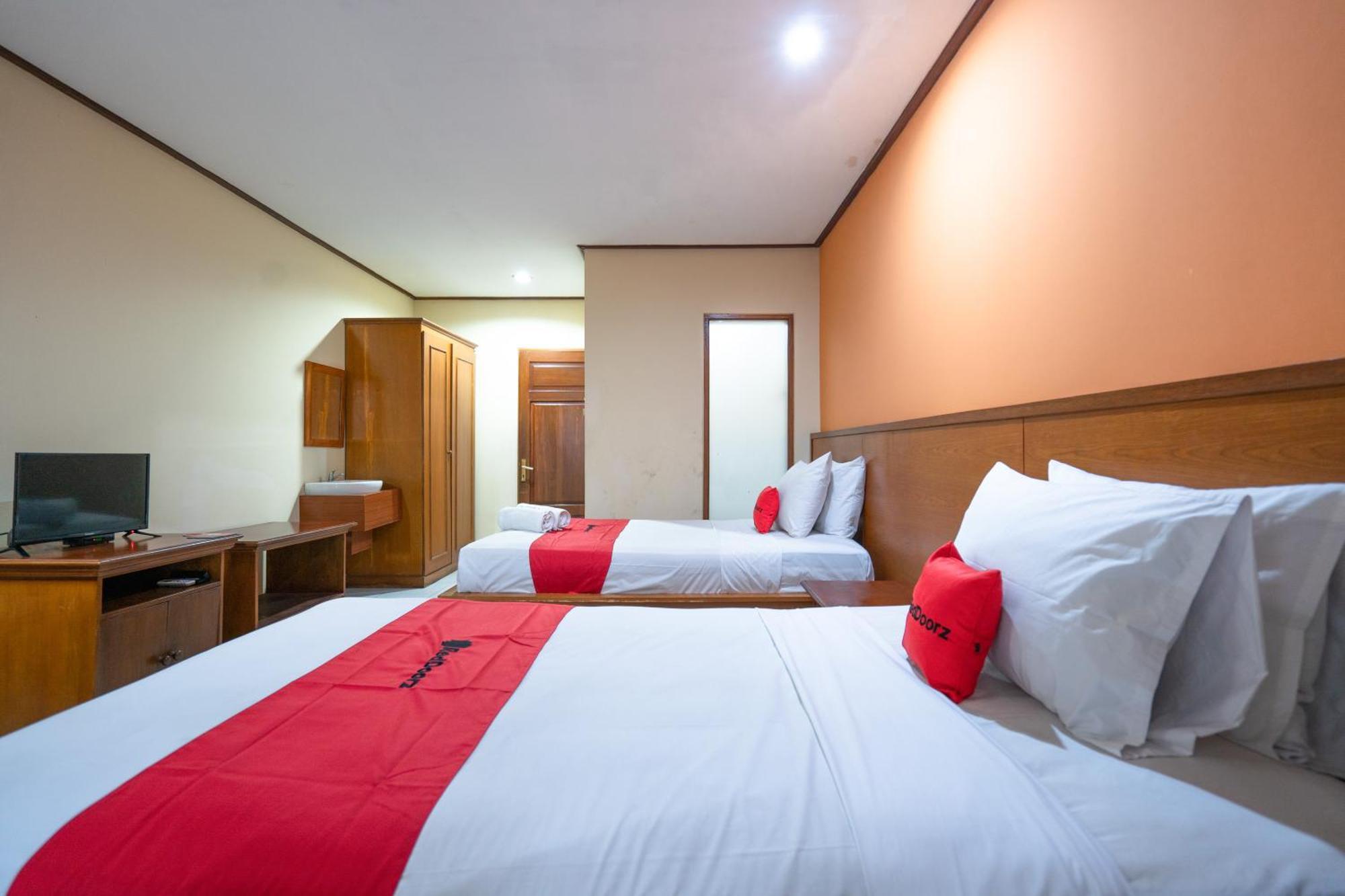 Reddoorz Plus At Mahajaya Hotel Denpasar Ngoại thất bức ảnh