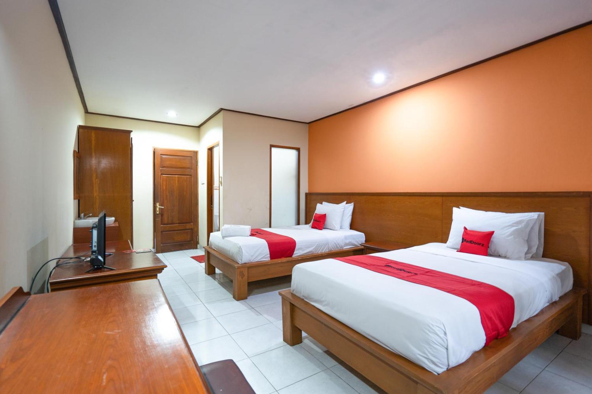 Reddoorz Plus At Mahajaya Hotel Denpasar Ngoại thất bức ảnh
