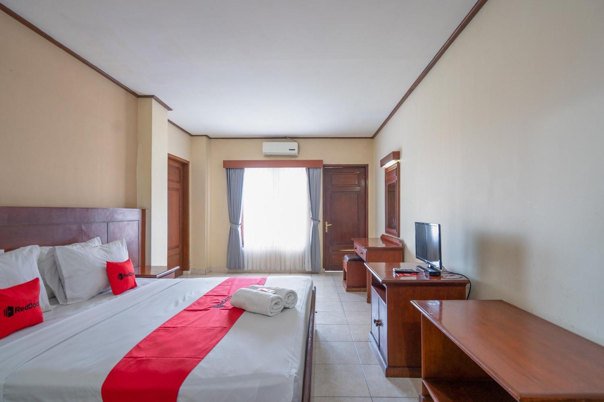 Reddoorz Plus At Mahajaya Hotel Denpasar Ngoại thất bức ảnh
