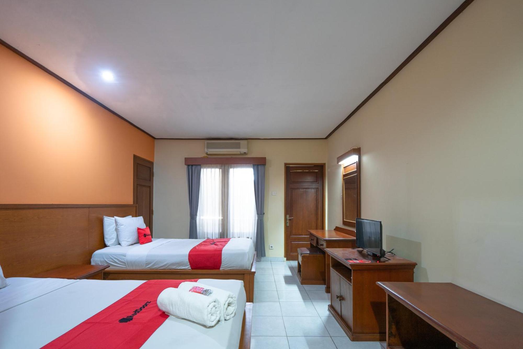 Reddoorz Plus At Mahajaya Hotel Denpasar Ngoại thất bức ảnh