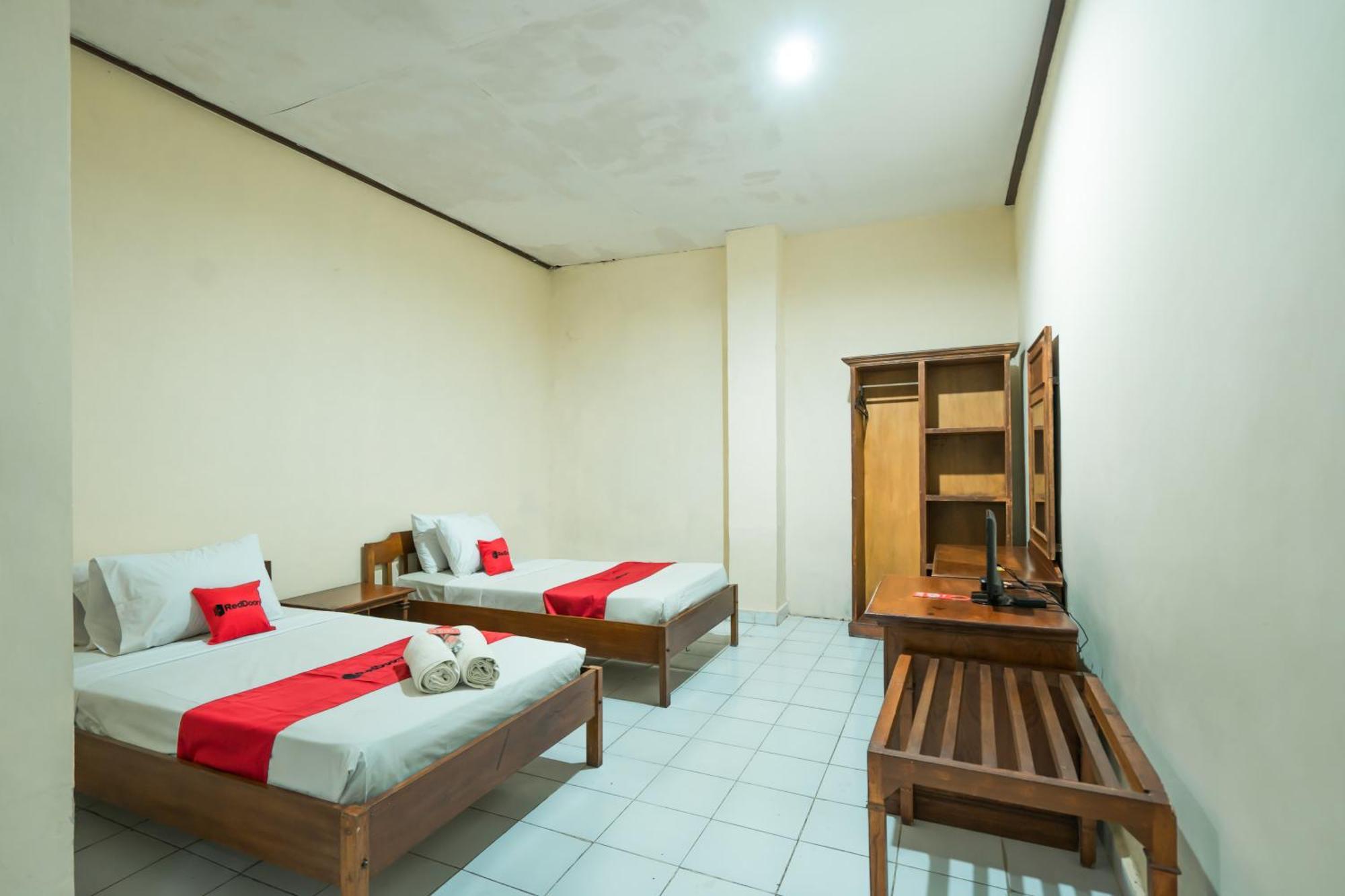Reddoorz Plus At Mahajaya Hotel Denpasar Ngoại thất bức ảnh