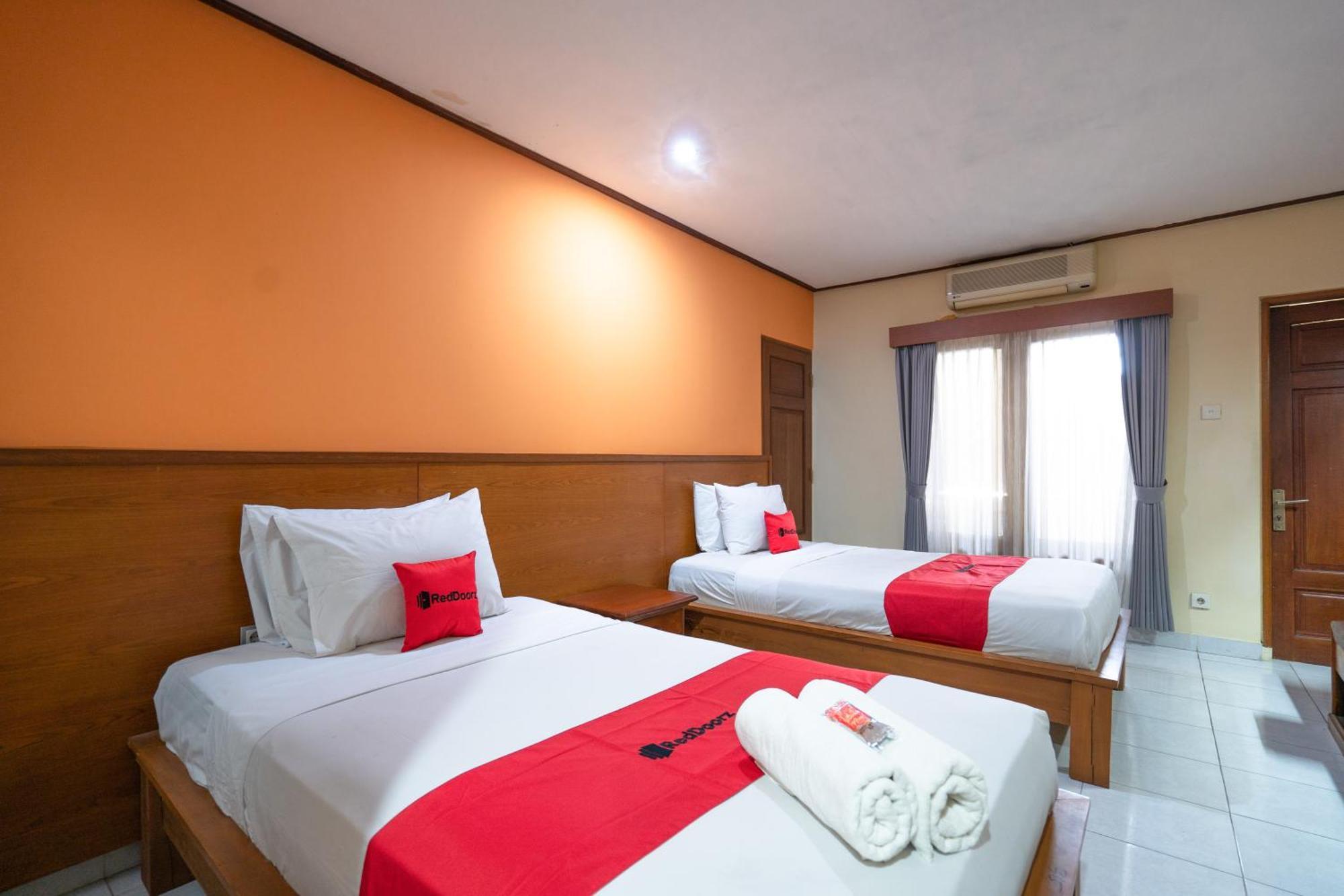 Reddoorz Plus At Mahajaya Hotel Denpasar Ngoại thất bức ảnh